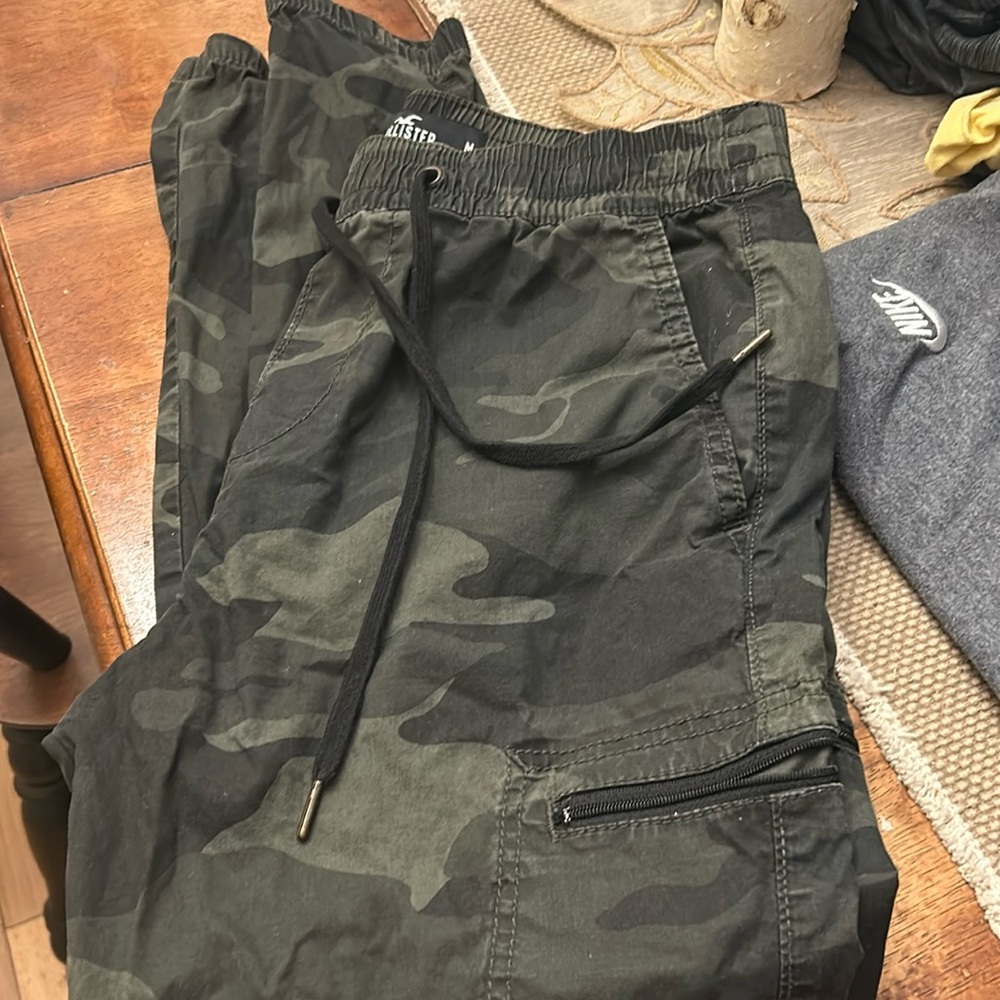 Men’s hollister camo joggers